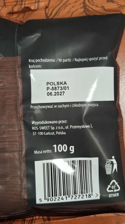 torebka z bakaliami widziana od tyłu