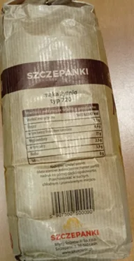 Boczna strona opakowania mąki ze składem i kodem kreskowym