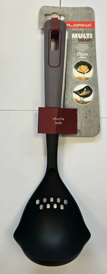 czarna chochla, widok od tyłu