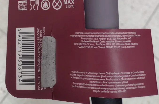 etykieta chochli, bordowe tło i napis