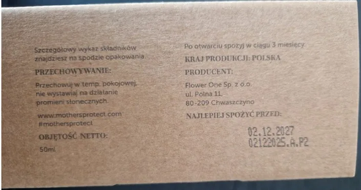 papierowe pudełko, opakowanie_zbliżenie na etykietę